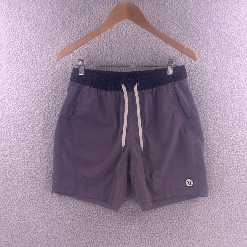 Vuori Kore Shorts Mens Medium Charcoal 7.5 Inch Inseam Athletic Training Stretch